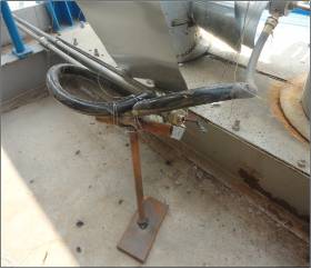 用热电偶测量炉温时，应避免测温组件与火焰直接接触，也不宜距离太近或装在炉门旁边。接线盒不应碰到炉壁，以免热电偶冷端温度过高。热电偶、热电阻温度测温表安装方式