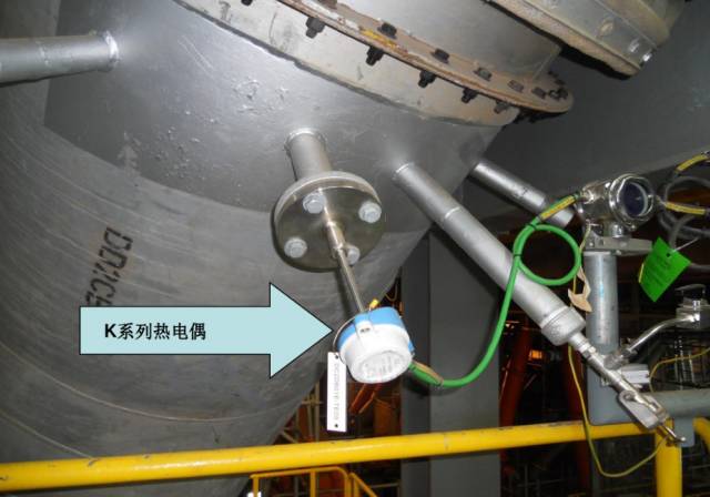 热电偶安装时应放置在尽可能靠近所要测的温度控制点。为防止热量沿热电偶传走或防止保护管影响被测温度，热电偶应浸入所测流体之中，深度至少为直径的10倍。当测量固体温度时，热电偶应当顶着该材料或与该材料紧密接触。为了使导热误差减至很小，应减小接点附近的温度梯度。热电偶、热电阻温度测温表安装方式