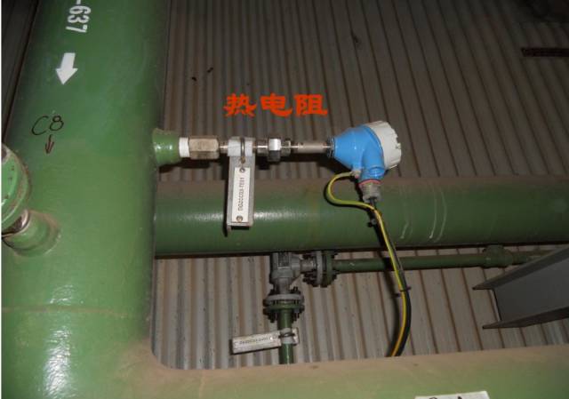 当用热电偶测量管道中的气体温度时，如果管壁温度明显地较高或较低，则热电偶将对之辐射或吸收热量，从而显著改变被测温度。这时，可以用一辐射屏蔽罩来使其温度接近气体温度，采用所谓的屏罩式热电偶。 热电偶、热电阻温度测温表安装方式