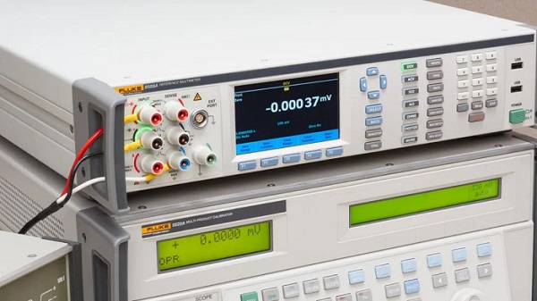 Fluke8558A/8588A等提供了真欧姆（TruΩ）测量方式