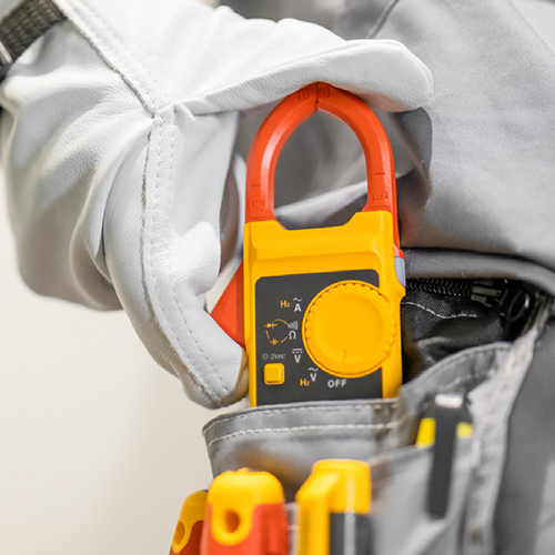 Fluke301A钳形表随身携带
